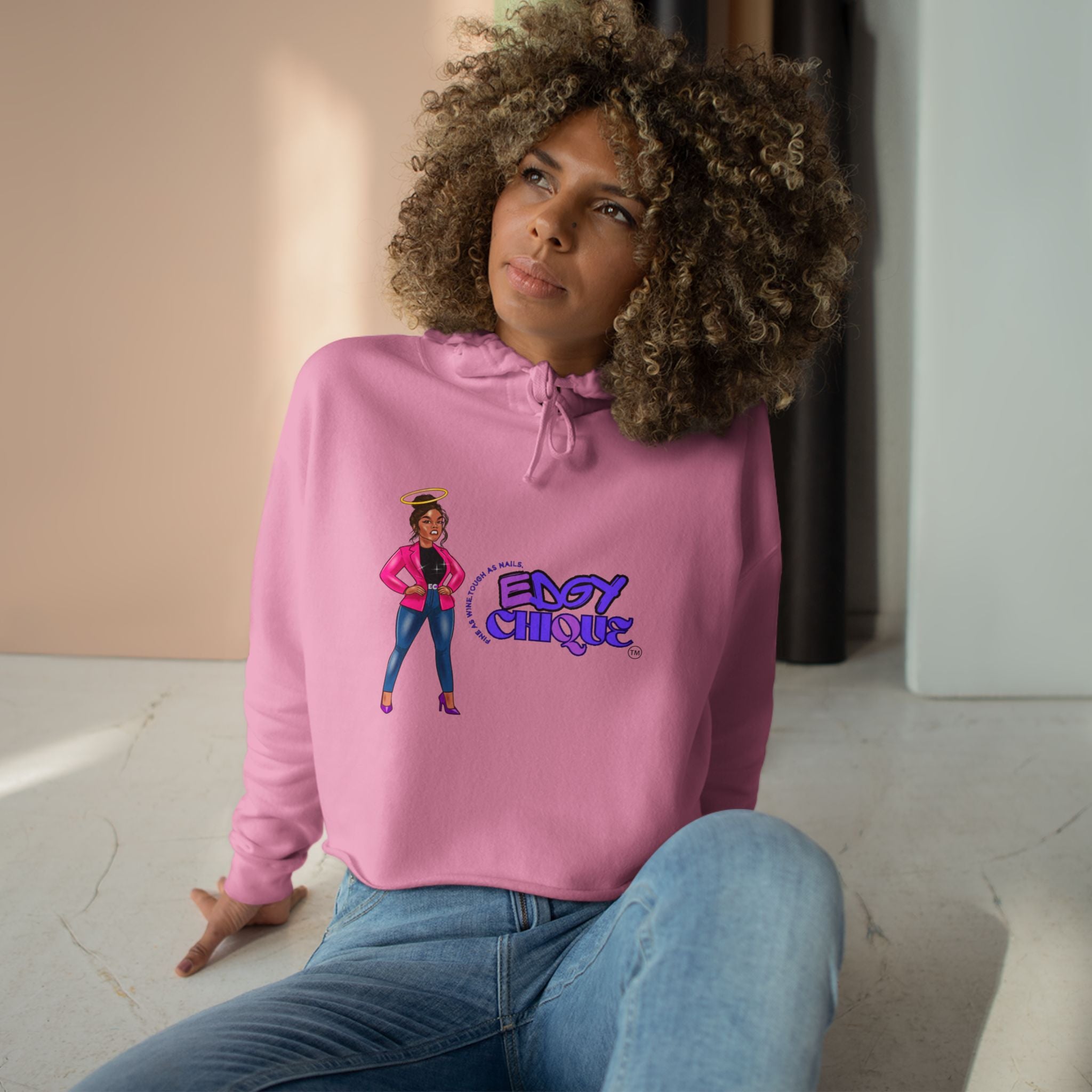 Collection of Sudadera con capucha corta y elegante de estilo atrevido in a gallery layout