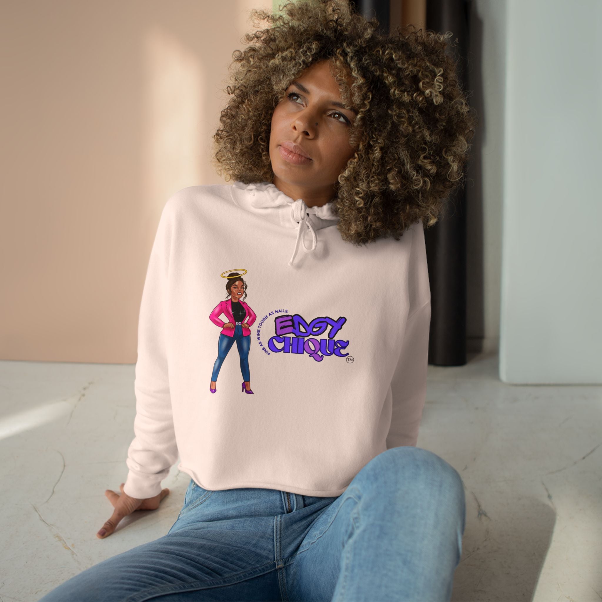 Collection of Sudadera con capucha corta y elegante de estilo atrevido in a gallery layout