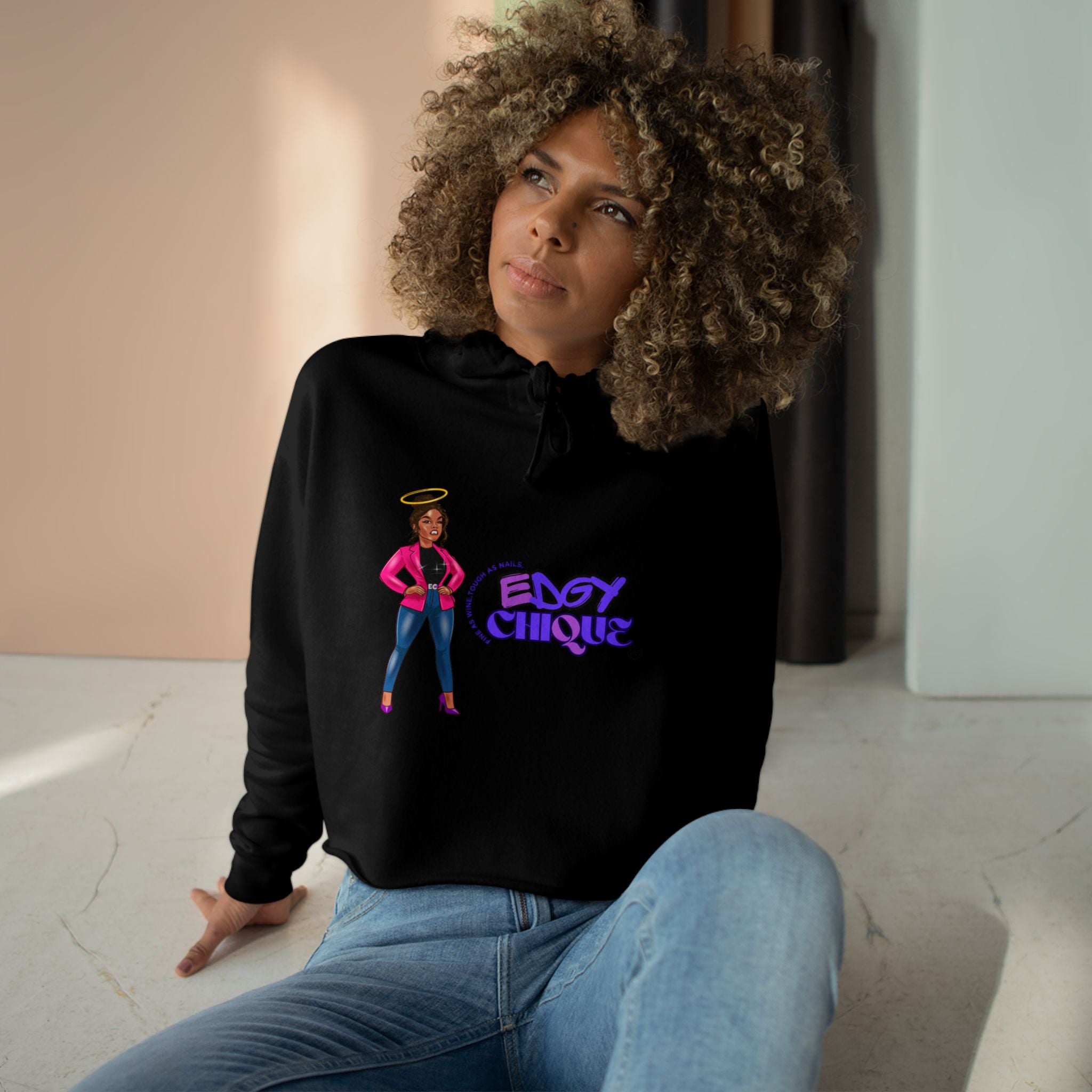 Collection of Sudadera con capucha corta y elegante de estilo atrevido in a gallery layout